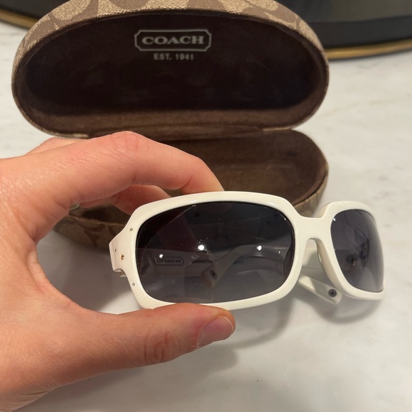 COACH vintage Samantha S425 sunglasses in white with rainbow rhinestone detail - Picture 7 of 10